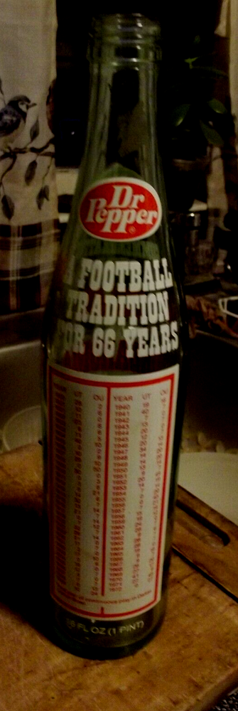 Dr. pepper commorative bottle Texas vs Oklahoma soda bottle 1973 16 oz.