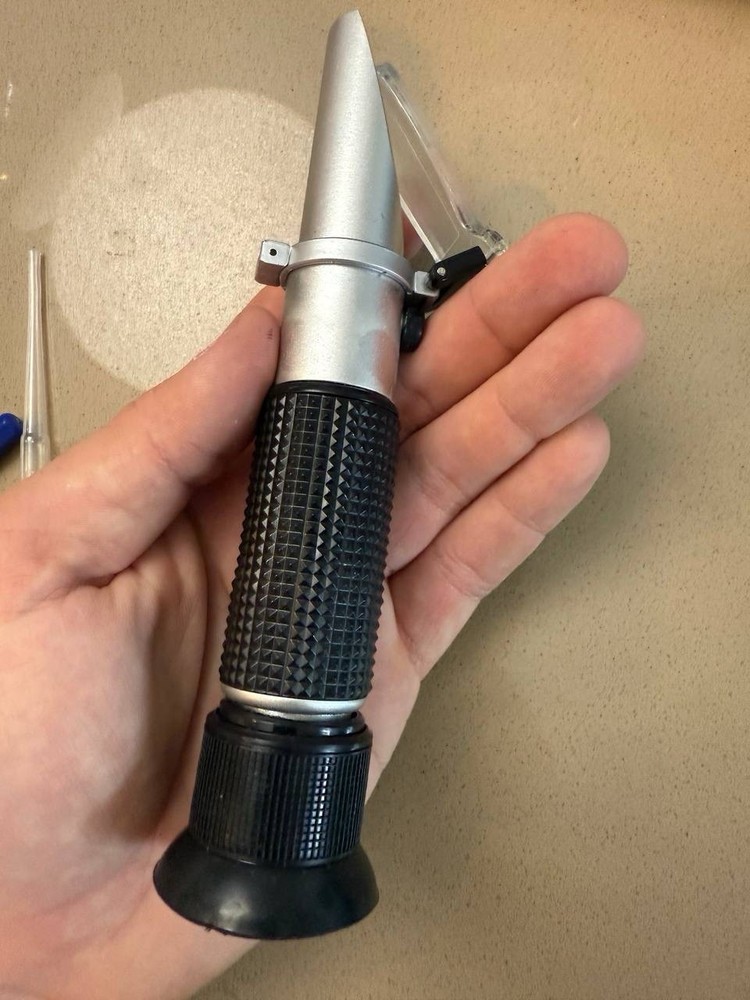 RHB-32ATC Handheld Refractometer with ATC 0–32%
