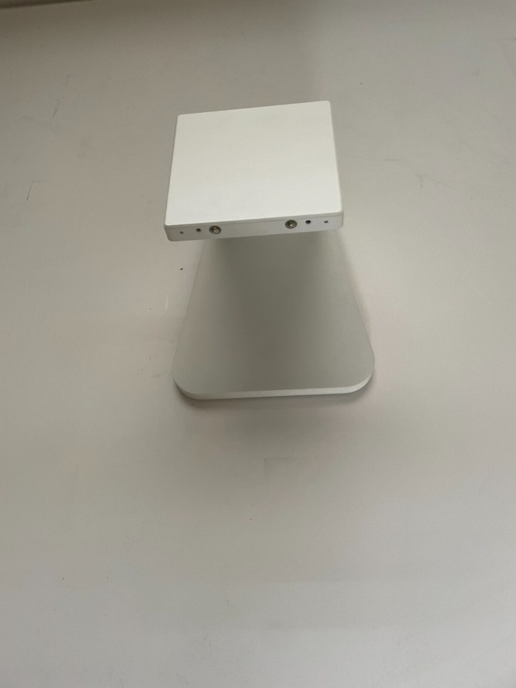 IPORT Luxe (LuxePort) BaseStation iPad Stand  White [ 71002 ]