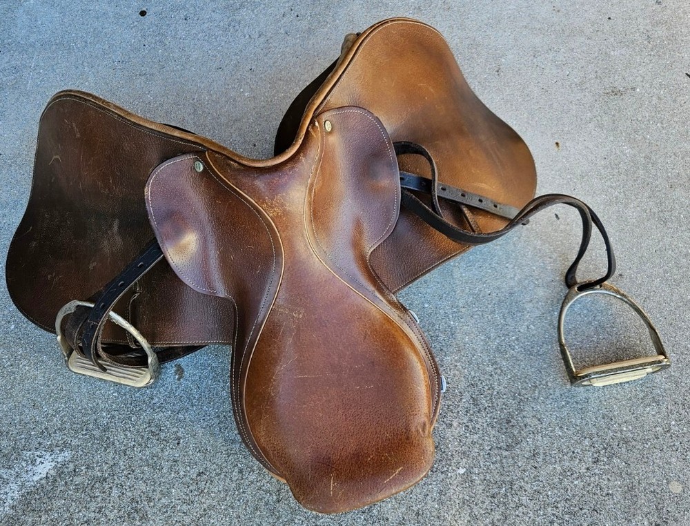 Beval Jumping Saddle Size 17 Long Made in England Devon 2000 Used