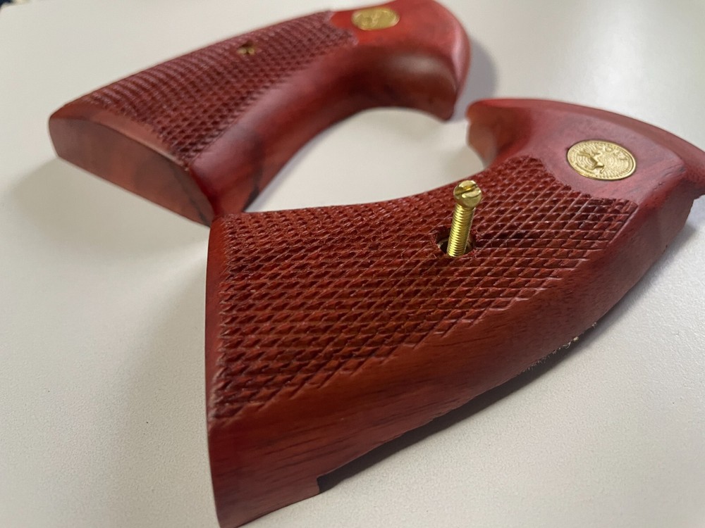 New Checker on Wood Decorative Grips For Colt Python grip, Checker