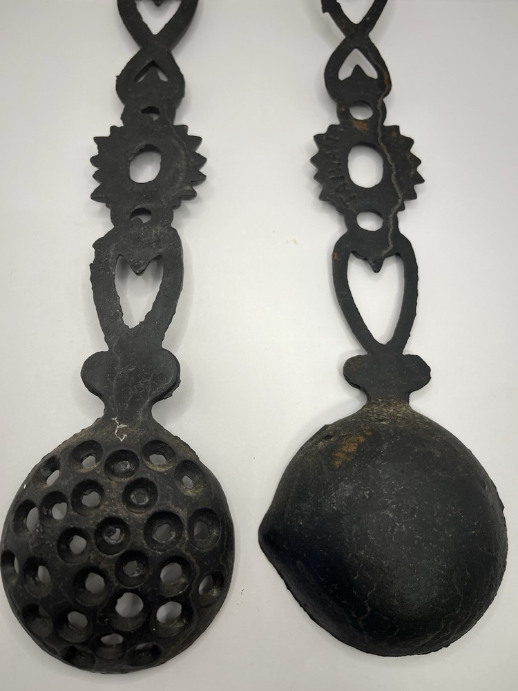 Cast iron heart spoon and draining spoon black 11"