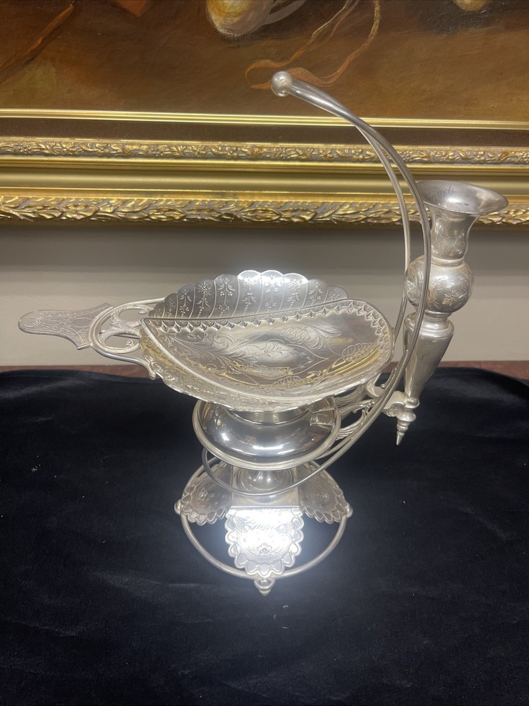 Wilcox Silver Calling Card, Receiver, And Bud Vase ￼# 01833