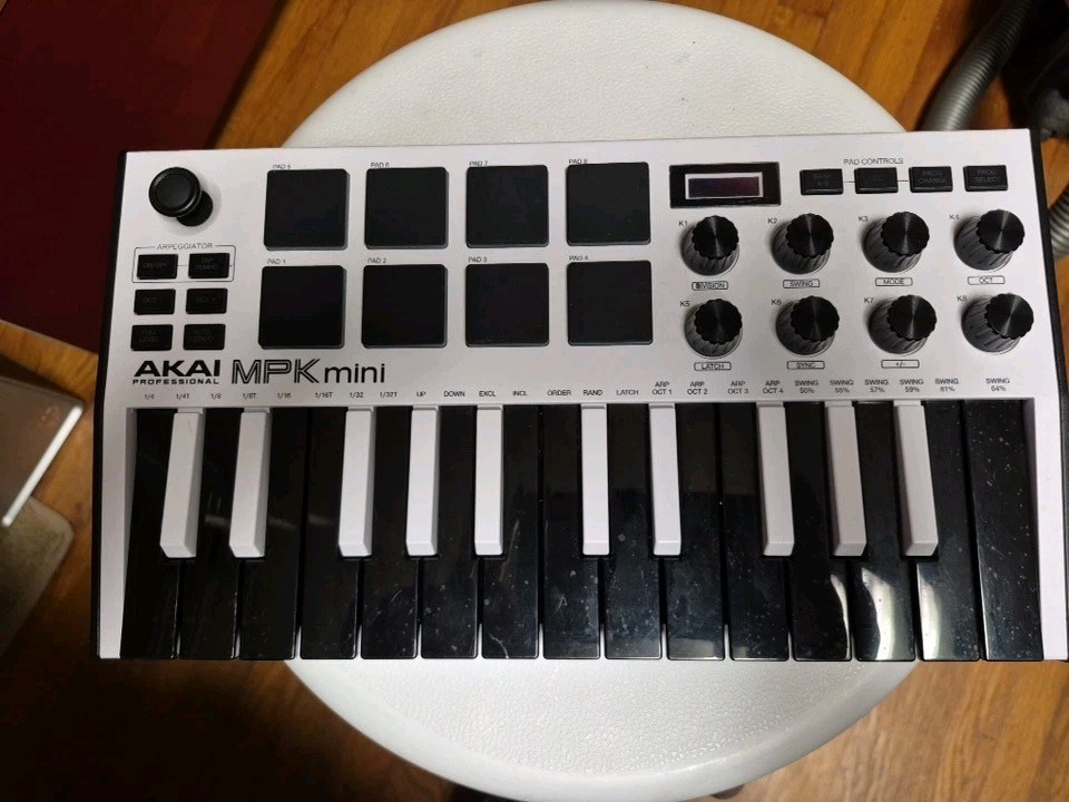 AKAI Synthesizer MPK mini Used No Cable