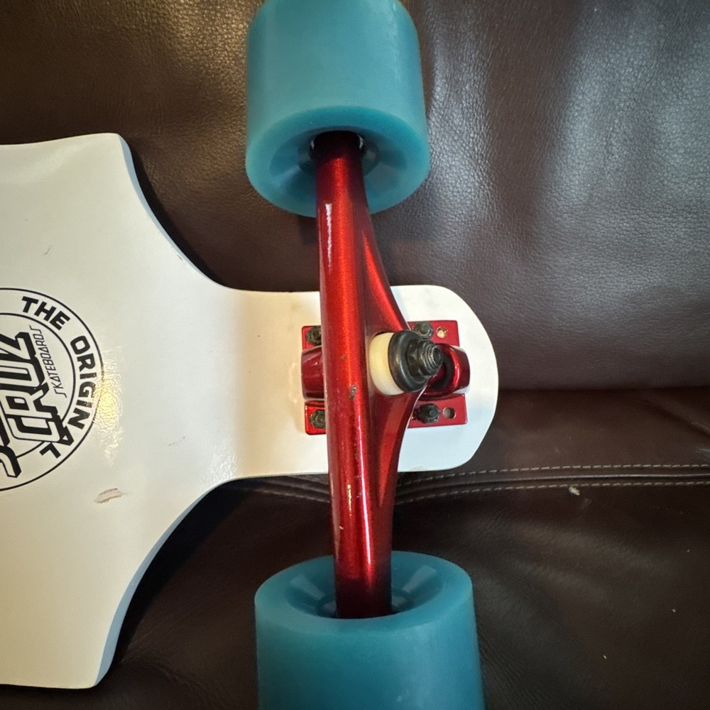 SANTA CRUZ SCREAMING HAND DROP DOWN CRUZER COMPLETE SKATEBOARD