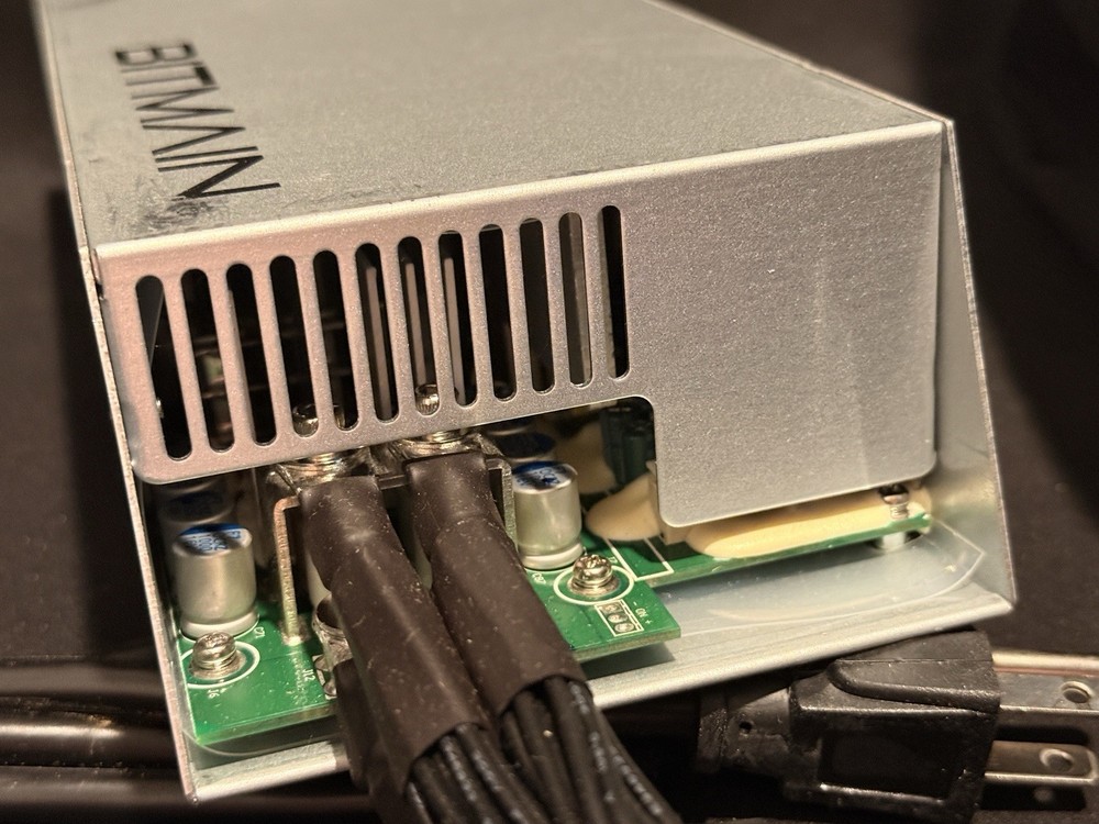 Bitmain APW3++ 1600W PSU w/ Power Cable – Powers On