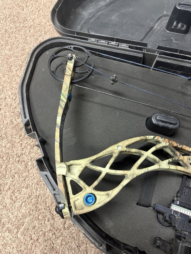 Diamond Carbon Cure Compound Bow RH CASE NOT INCLUDED
