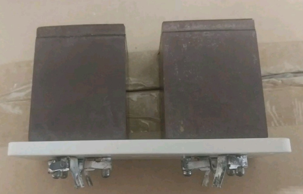 Ham Radio Ceramic frequency crystal socket. SOCKET ONLY. NO CRYSTAL ( NOS )