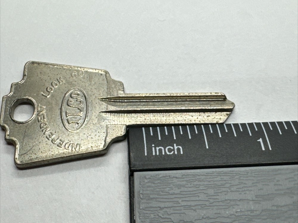 ilco 1172 Uncut Key Blank / Curtis OL2 - NOS