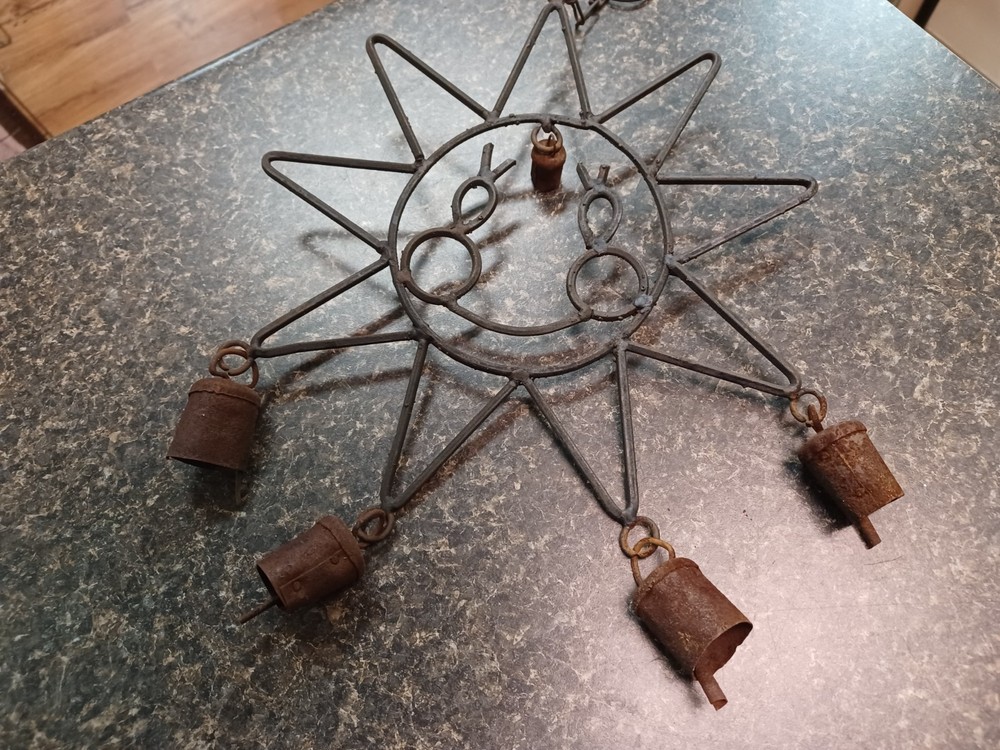 Vtg Primitive Rustic Iron Smiling Sun Rusty Bells Windchime Camel Bells