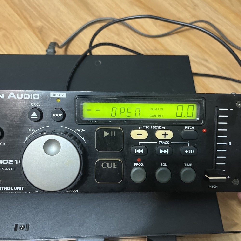 American Audio DCD-PRO210 - PLAYER UNIT Working Condition