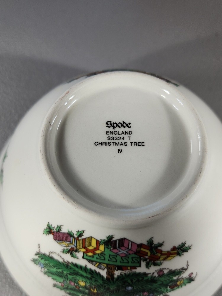 Spode Christmas Tree 5.5" Nut Bowl with Box S3324