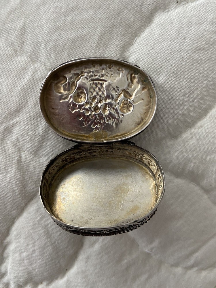 German Hanau Repousse Silver Oval Snuff/pill Box