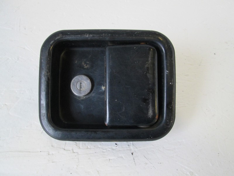 2005 Mack CL733 Door Handle (644-10032)