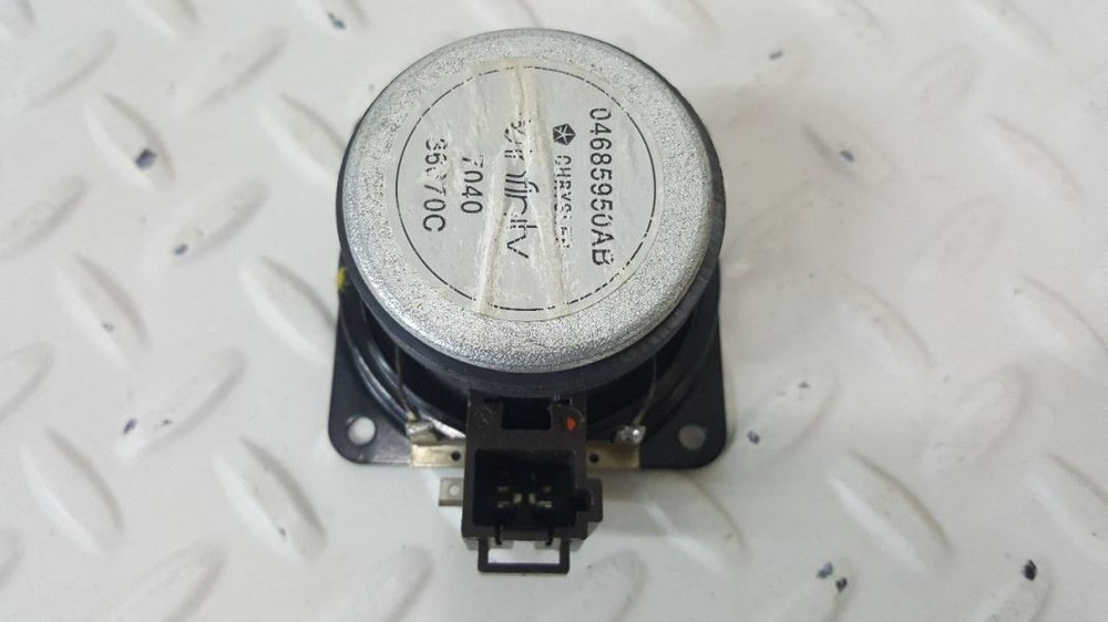 Rear Passenger Tweeter CARAVAN 2001 Part# 04685950ab