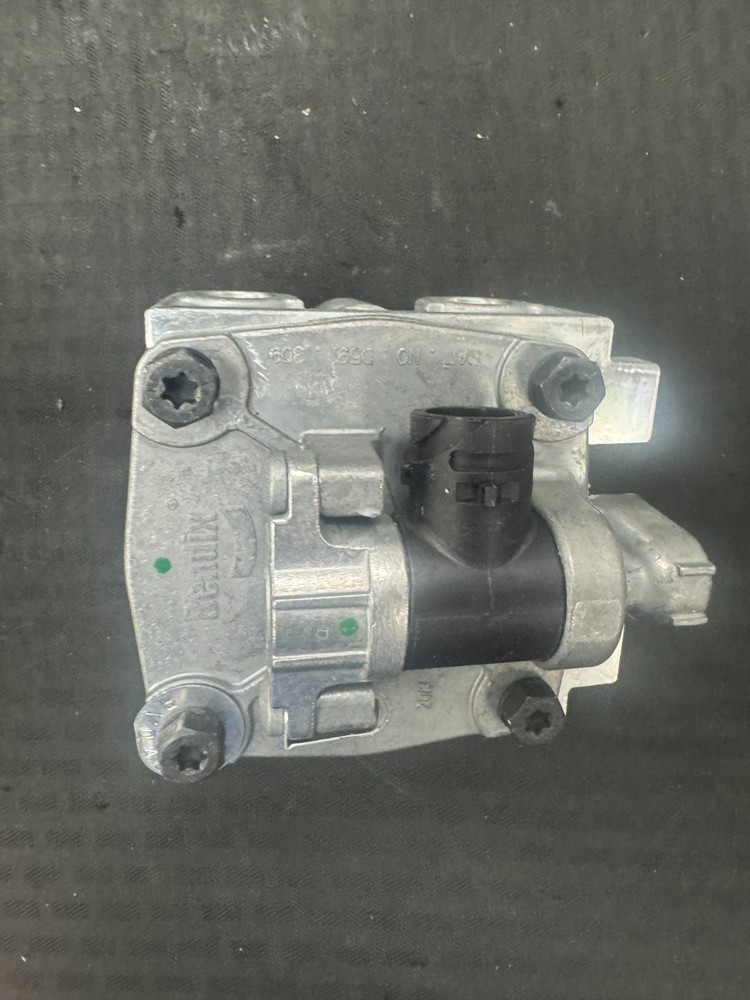 K042276 | Genuine Bendix® Brake Relay Valve