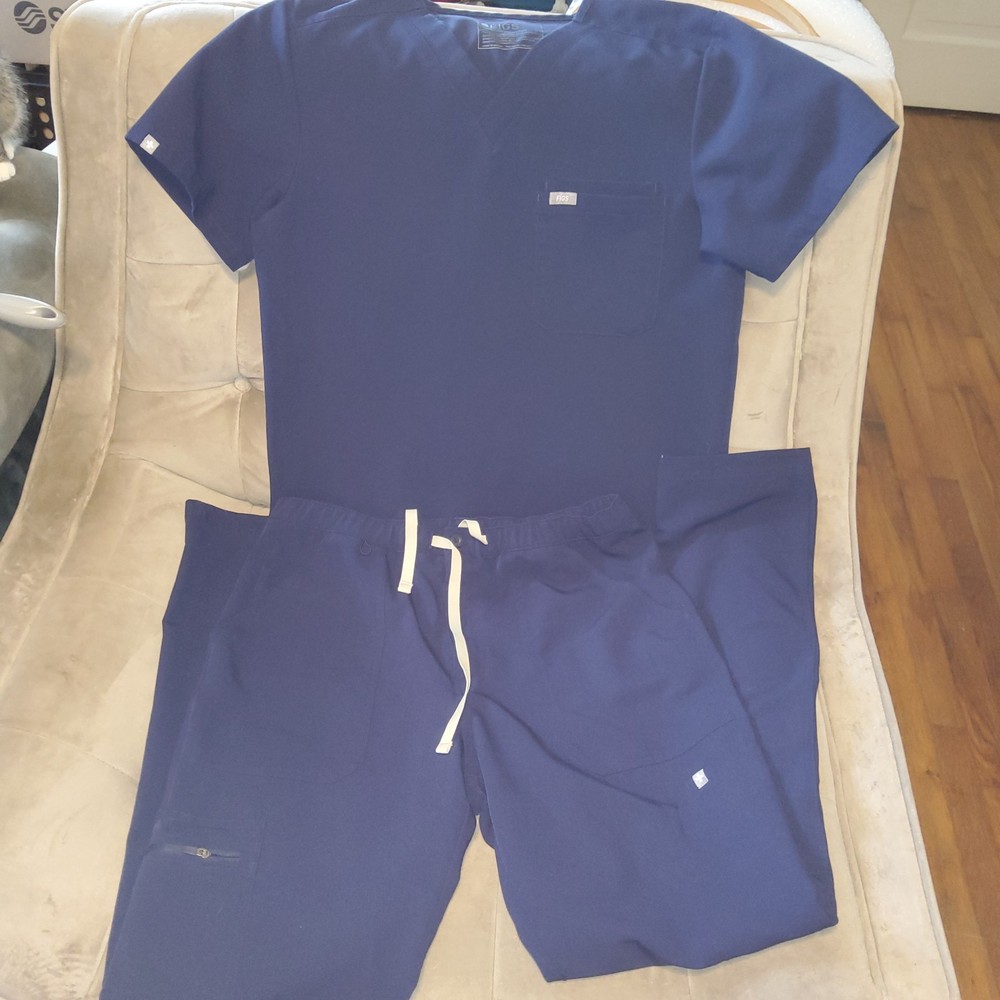 Figs Men’s Dark Blue Scrub Set Medium Pants Small Top Technical Collection