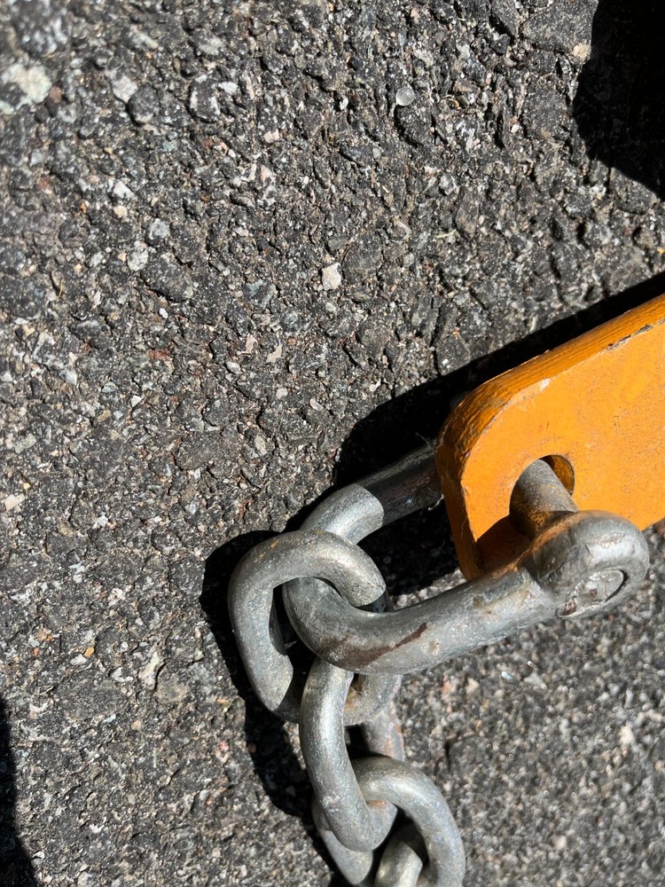 Pallet Puller Double Scissor Chain Yellow Jaw, USED, 2000lbs