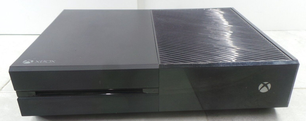 Microsoft Xbox One 500GB Home Console - Black (1540) One controller