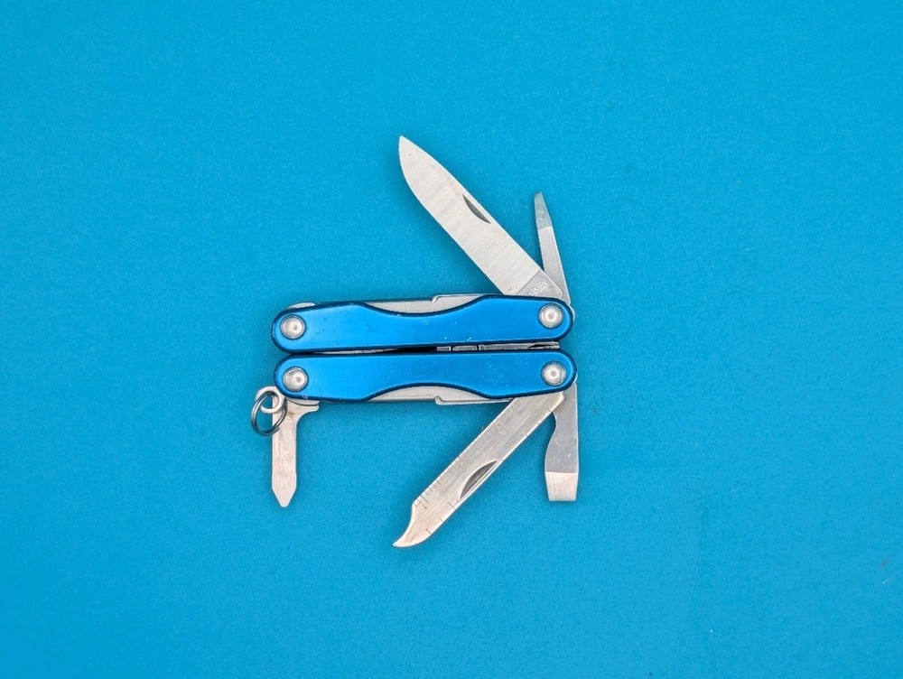 Leatherman Squirt S4 Multi-Tool, Key Ring, Retired, BLUE!