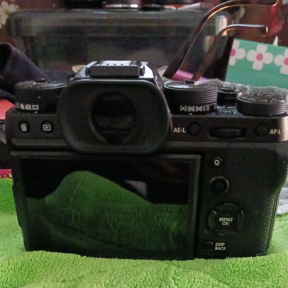 FUJIFILM X-T2 Mirrorless Camera BattCharger Set