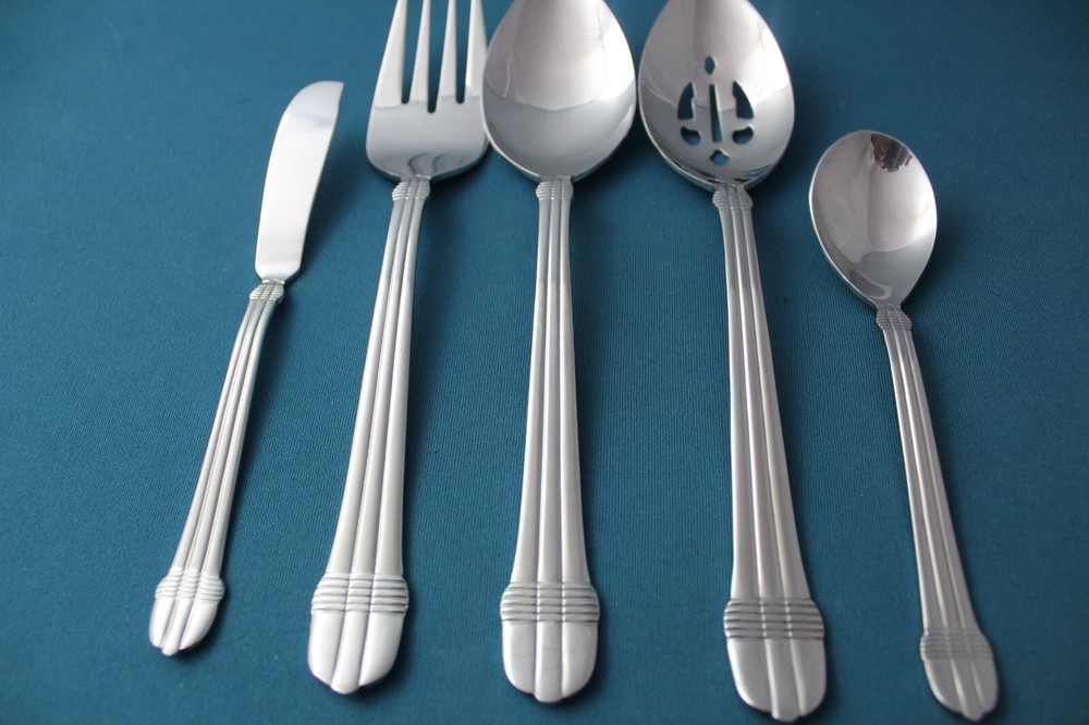 Wallace CONTINENTAL REGENCY Serving (5pc Set) Tablespoon Pierced Glossy 18/10