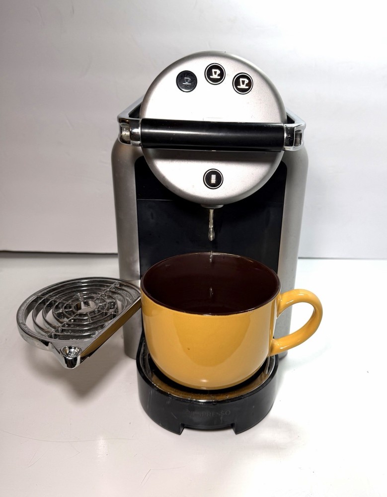 Nespresso Vertuo Coffee Machine Type 9737N Espresso Maker Powers On Silver