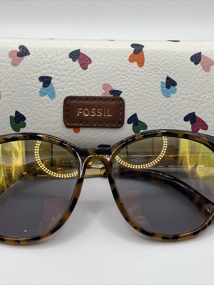 Fossil Sunglasses Glasses & Hard Case White With Hearts Magnet Closure - EUC