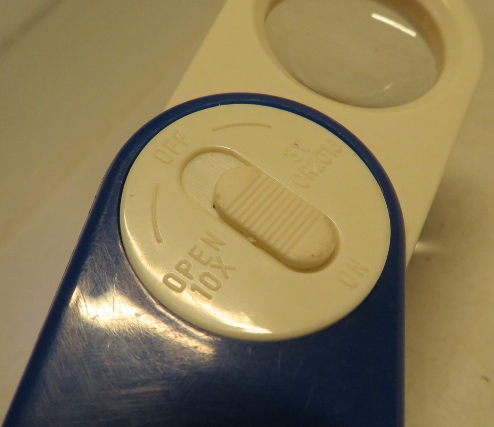 Folding Magnifying Glass Magnifier with Light Keychain Lighted Handheld Pocket