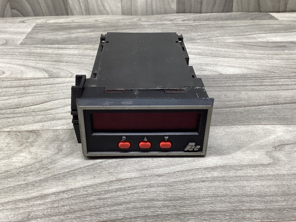 RED LION CONTROLS IMD1 DIGITAL PANEL VOLTAGE METER #06F242*CO