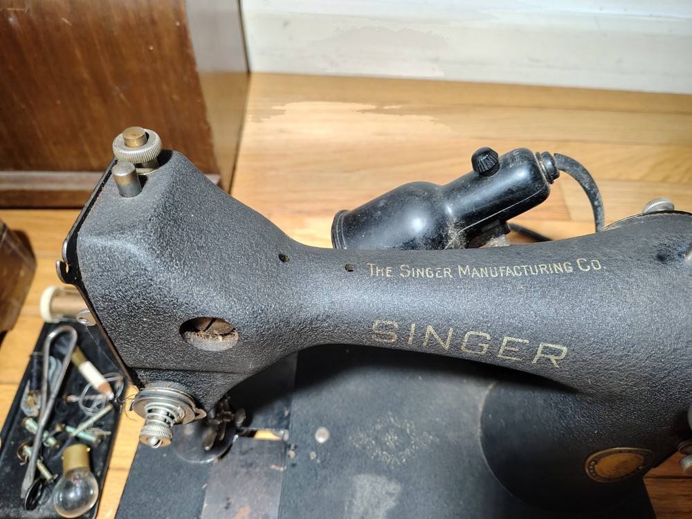 Singer 1950 #128 Sewing Machine /Working With Case
