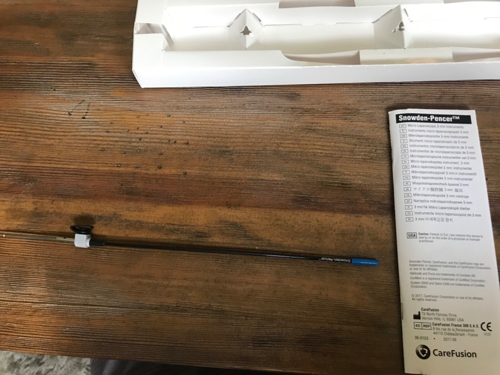 Snowden Spencer 3mm Needle Holder Curved R - 2 available