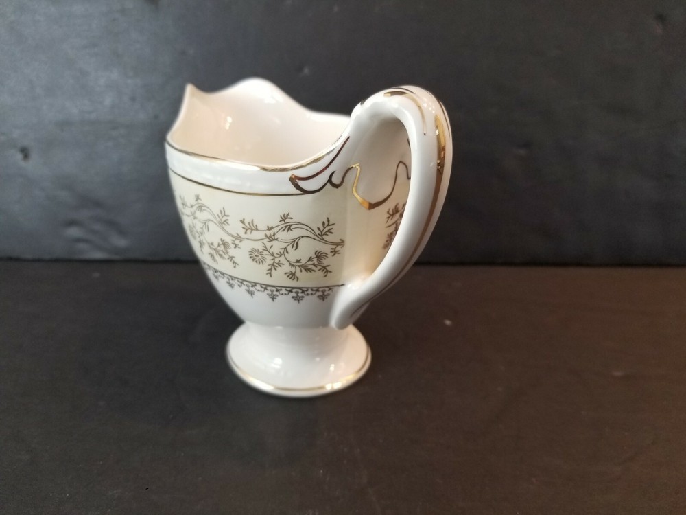 HLC968 By Homer Laughlin, Craftsman Creamer