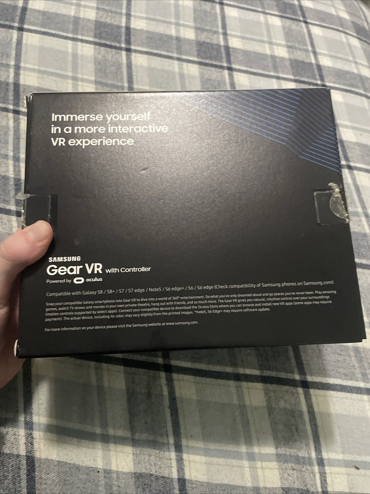 Samsung Gear VR Powered By Oculus Virtual Headset Controller Model SM-R324