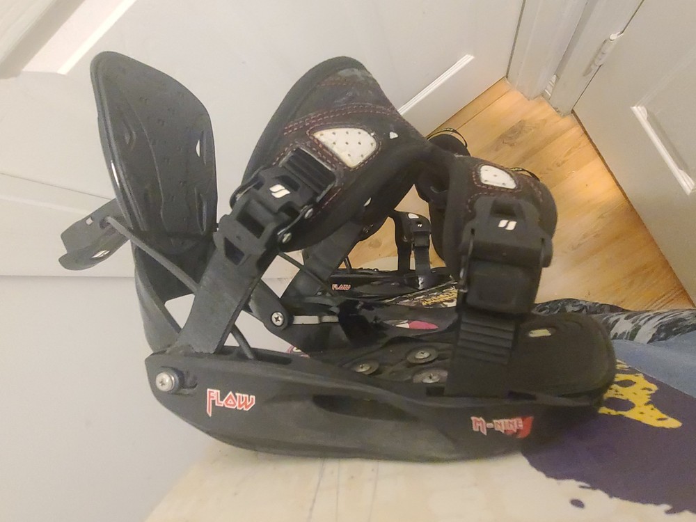 Flow Snowboard 132cm with Flow Bindings & Ride BOA Boots Size 7 Package