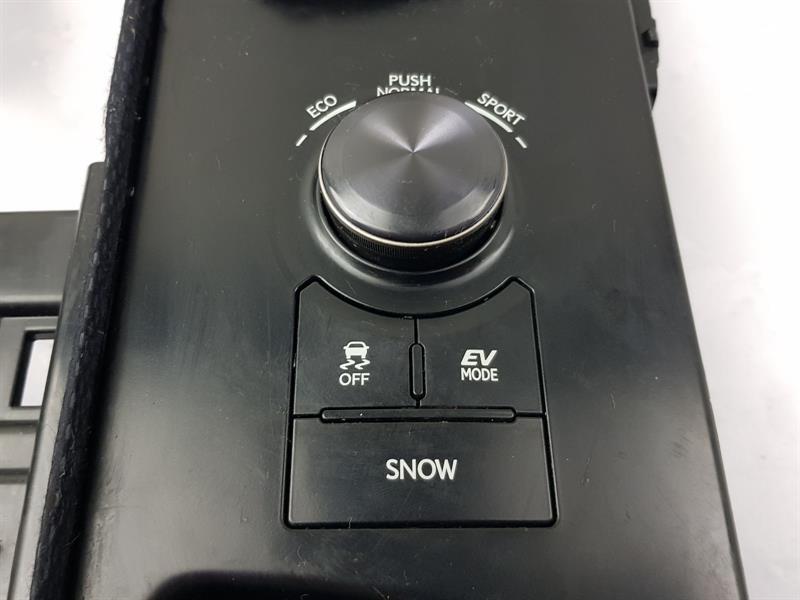 2013 LEXUS IS GEAR LEVER SURROUND 5880453390