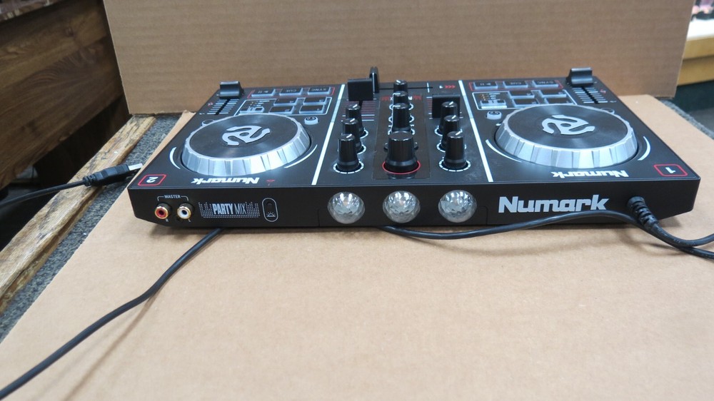 NUMARK PARTY MIX DJ CONTROLLER WITH BUILT-IN LIGHT SHOW
