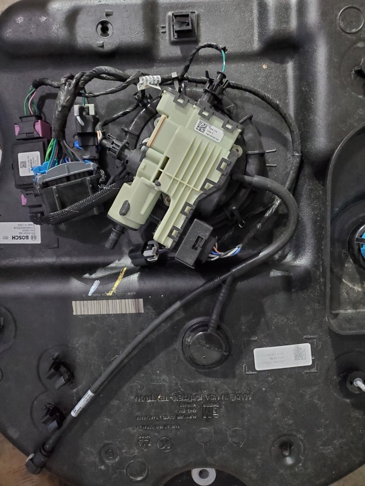 2014 Chevy Cruze 2.0 Diesel Def Tank And Module