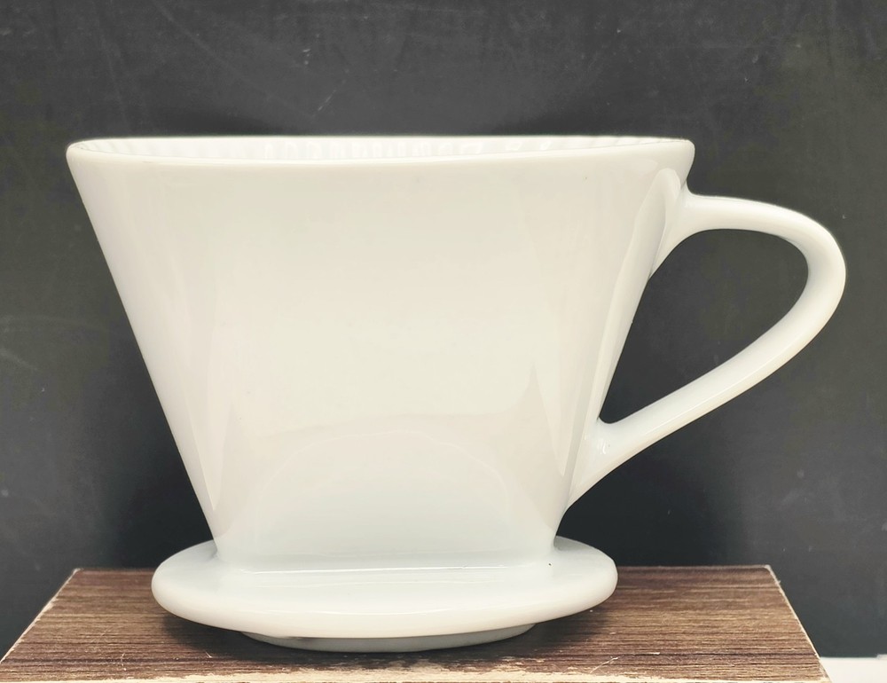 Very Nice White Ceramic 4 Hole Pour Over with Handle