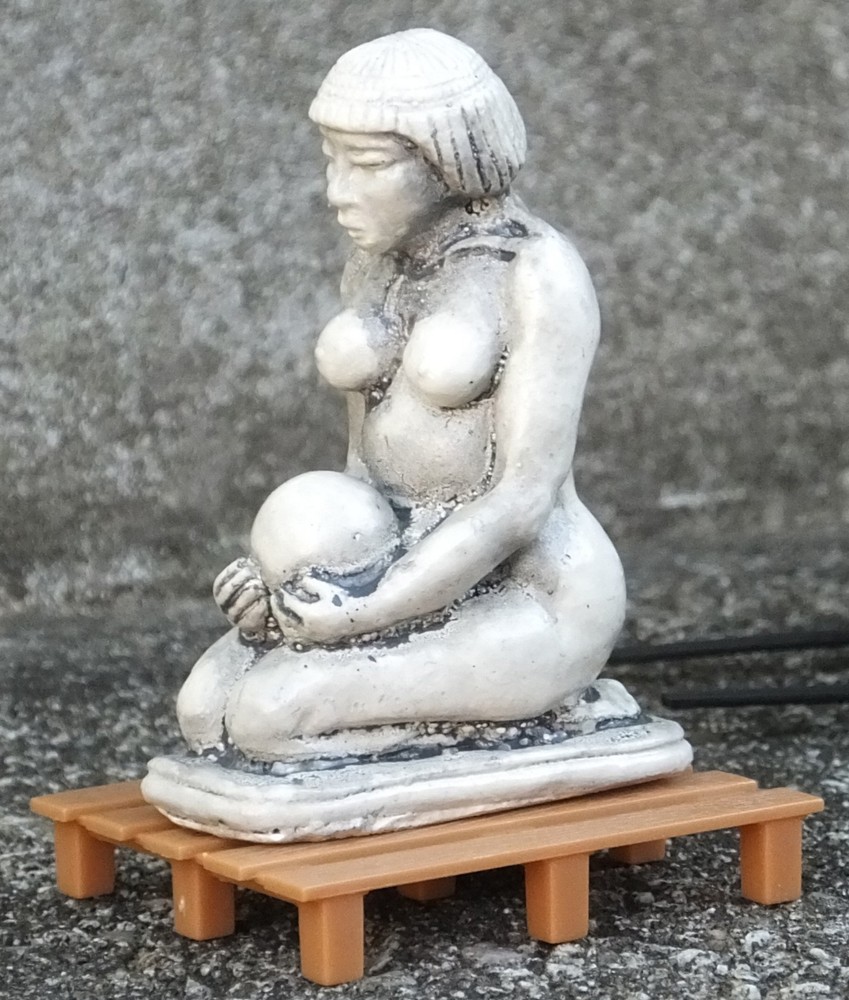 Ancient Statue Pallet / Freight Load for your Model Train or Modeling Dioramas