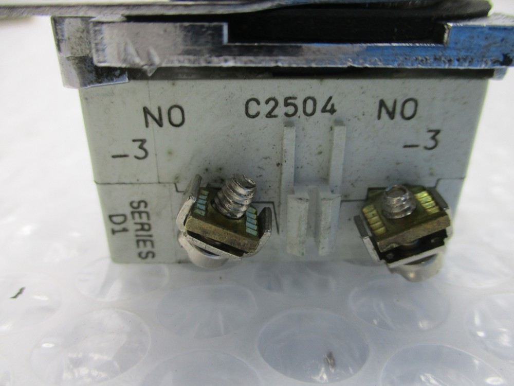 INDUSTRIAL SPARE C2504 SELECTOR SWITCH NSNP