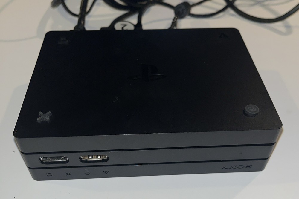 Sony PS4 Virtual Reality VR PSVR For PS4 Console. With Controllers (Read)
