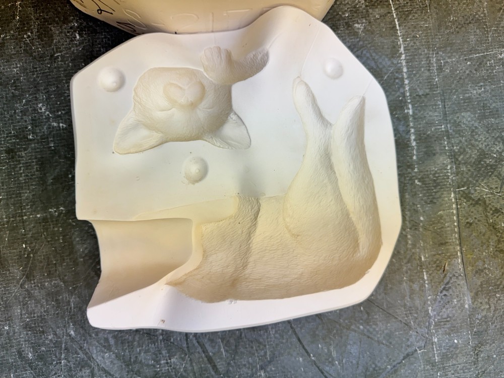 VINTAGE SCIOTO CERAMIC MOLD #S-2175 CAT SHELF SLEEPER