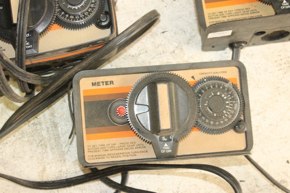 Lot of Fleck 5600 Water Softener timers for parts or rebuild