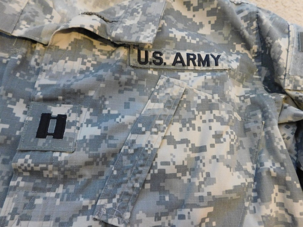 US ARMY  ACU TOP COAT SIZE MEDIUM-REGULAR