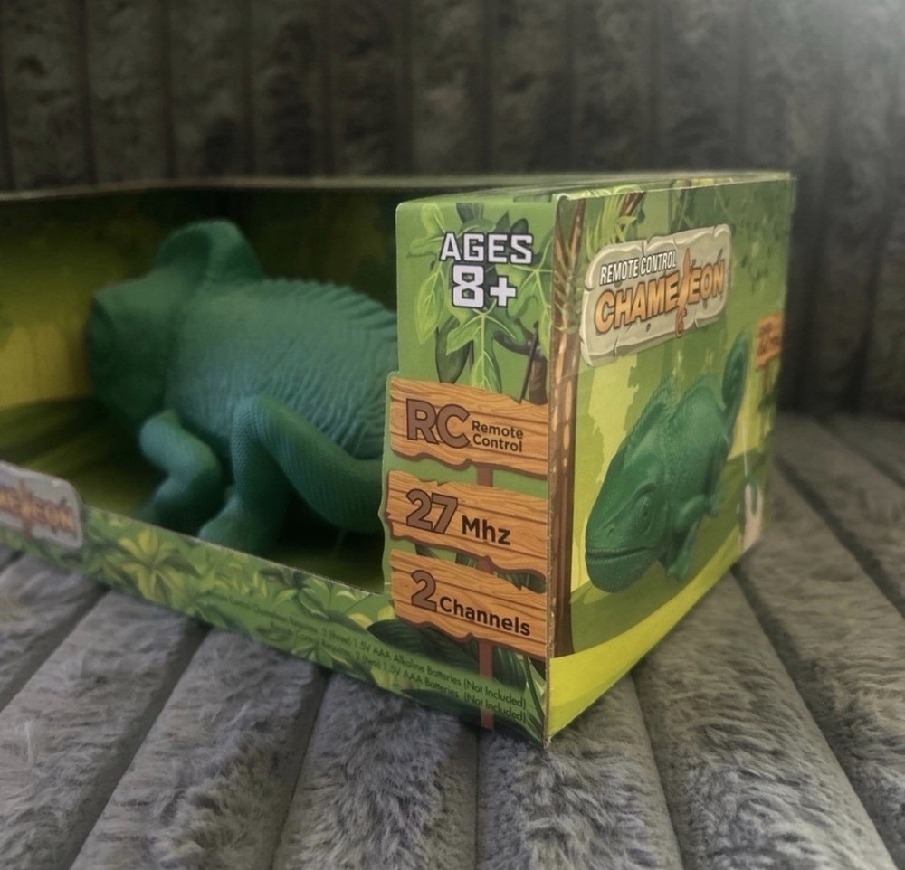 BNIB Remote Controlled Chameleon Toy Lizard