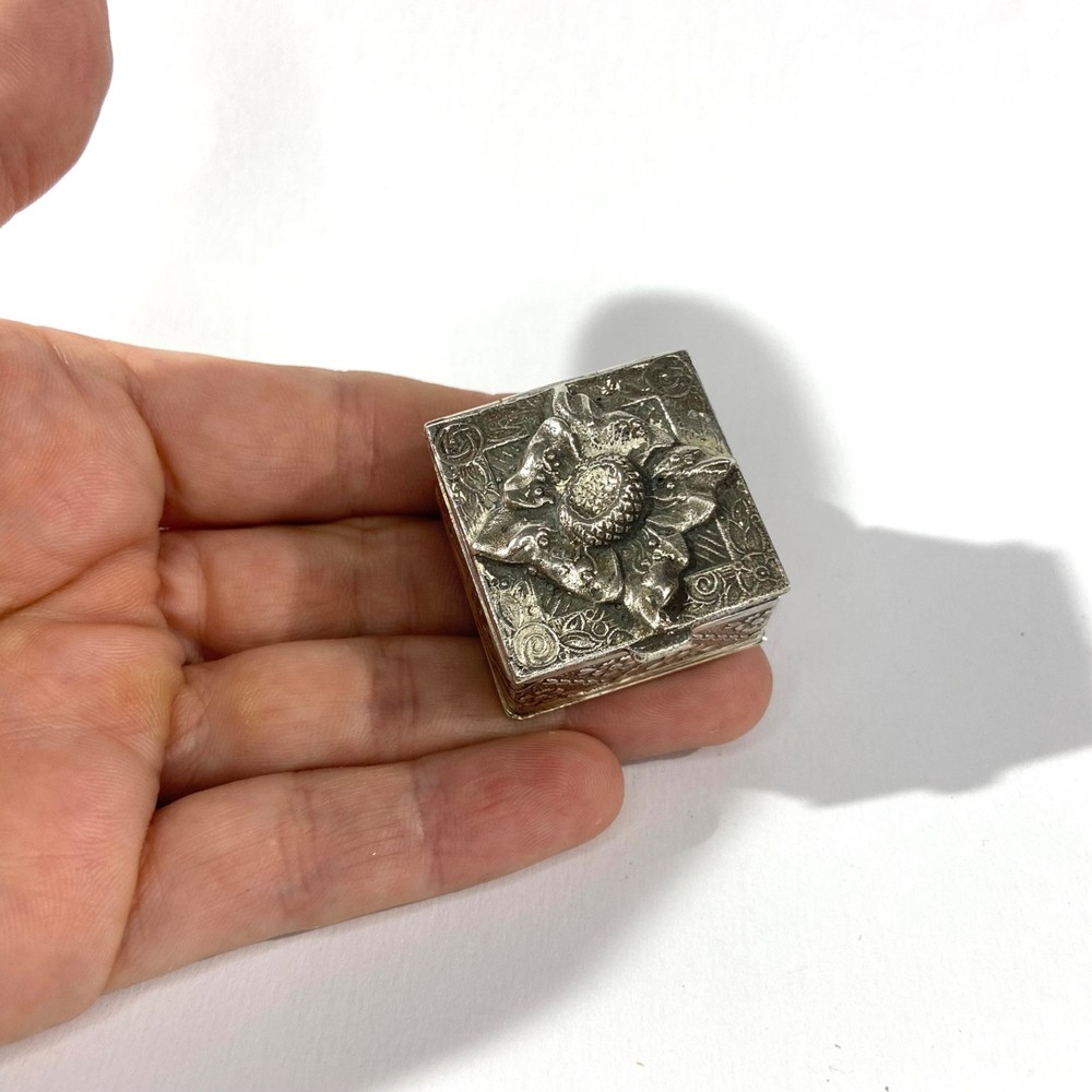 Antique Solid Silver  Pillbox , Hallmarked Pill box with floral decors