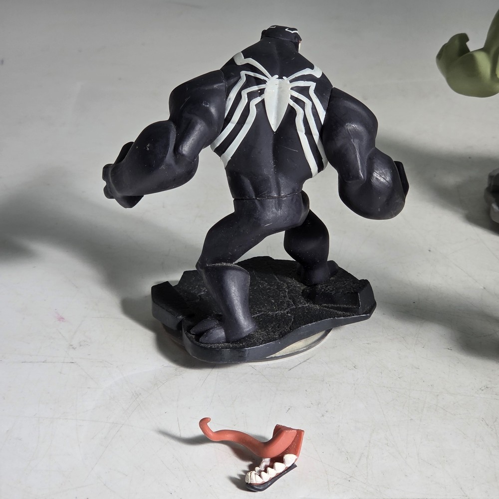 Disney Infinity Bundle of 6 Figures Untested, Slight damage to one
