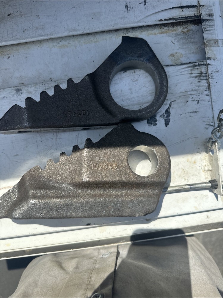 John Deere AT341430 Left Master Link