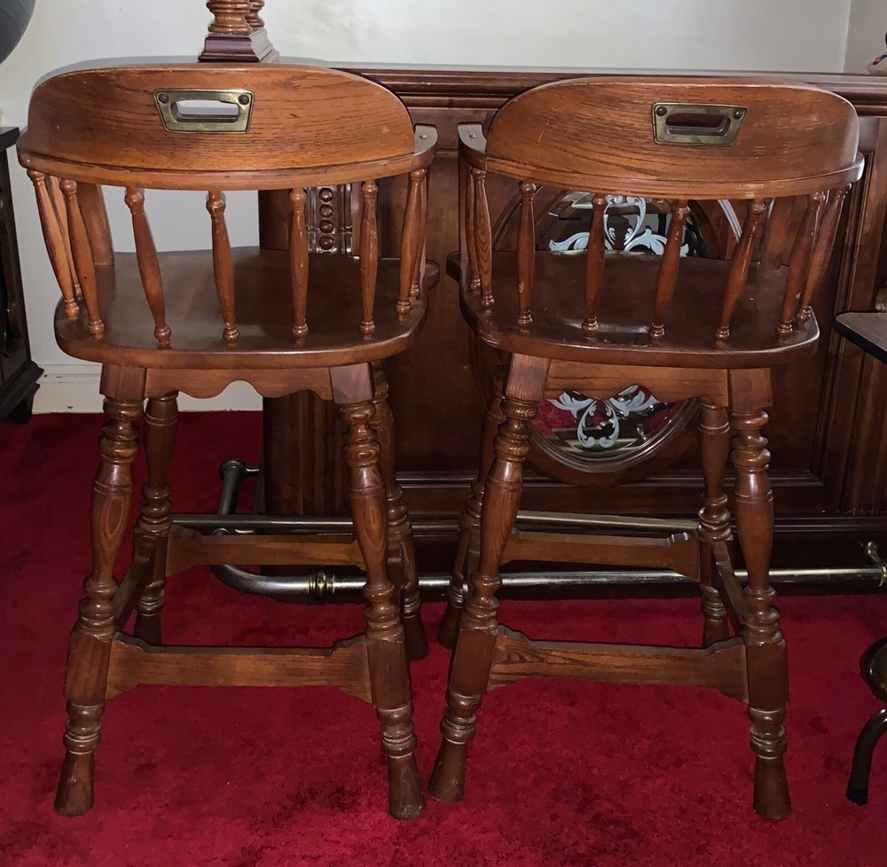 Used Bar with Bar Stools included, Brown